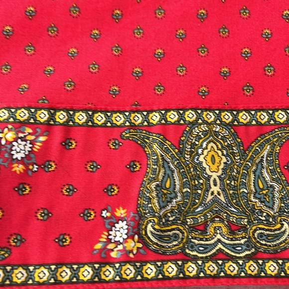 Cotton table cloth in red, green and yellow print floral design rectangular - Picture 2 of 13